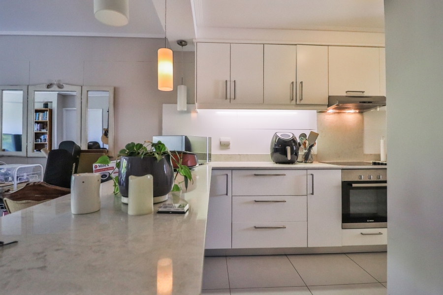 2 Bedroom Property for Sale in Vredehoek Western Cape